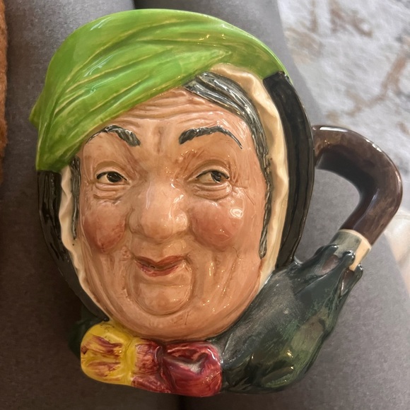 Sairey Gamp Small Bone China D5528 collectible - Picture 2 of 2